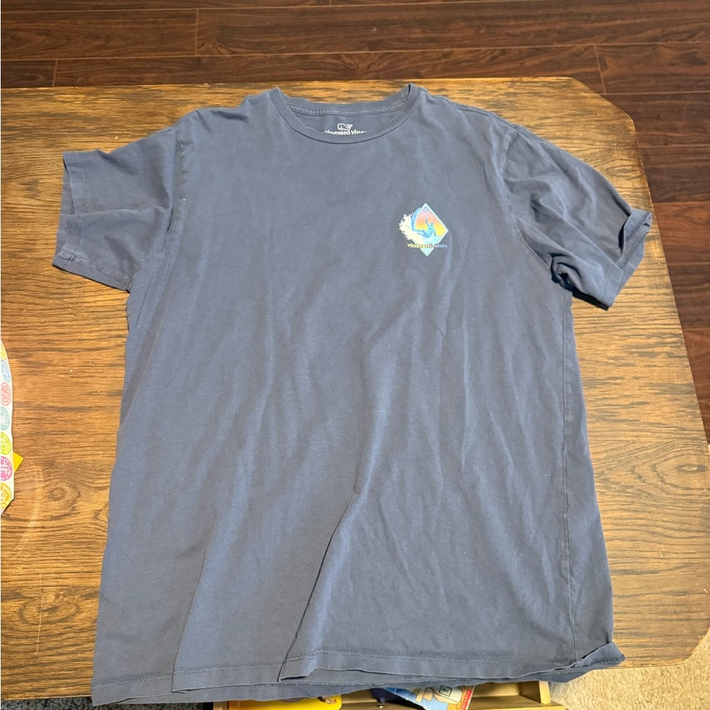 Vineyard vines medium T shirt